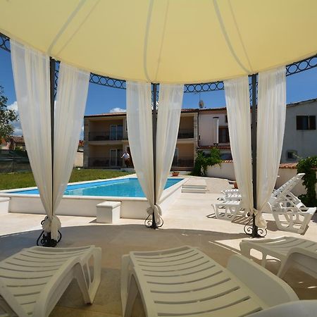 Bed & Breakfast Kastel Žbandaj المظهر الخارجي الصورة