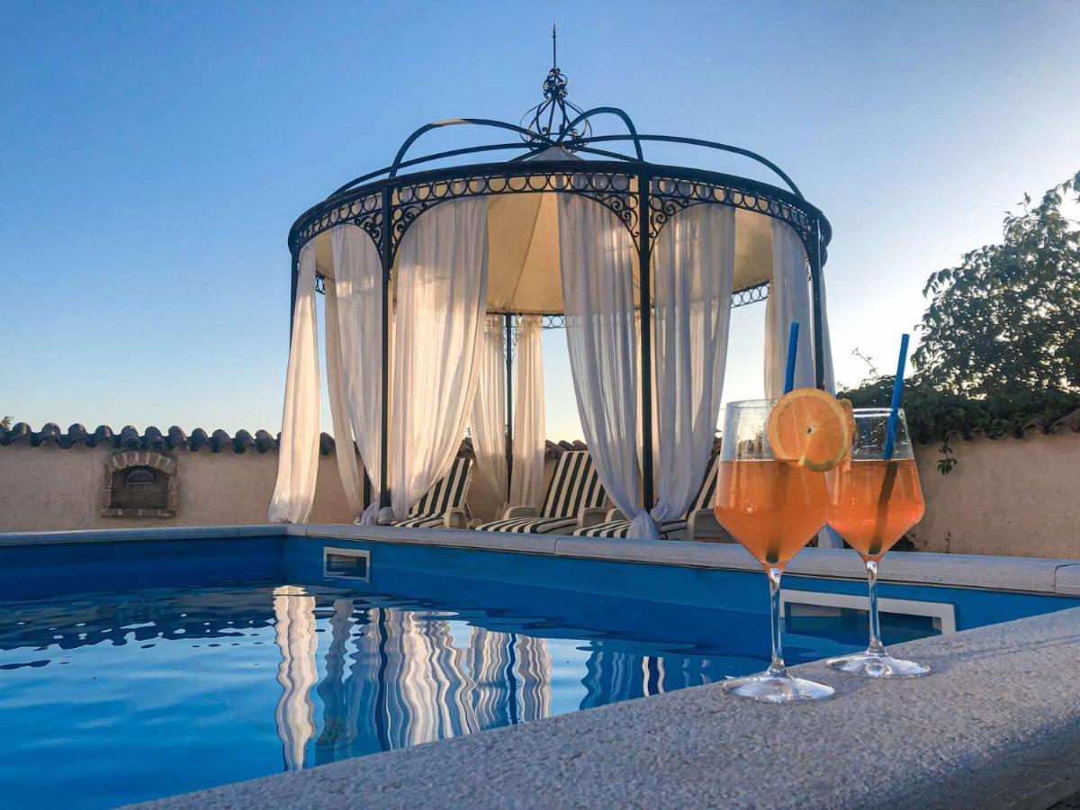 Bed & Breakfast Kastel Žbandaj المظهر الخارجي الصورة