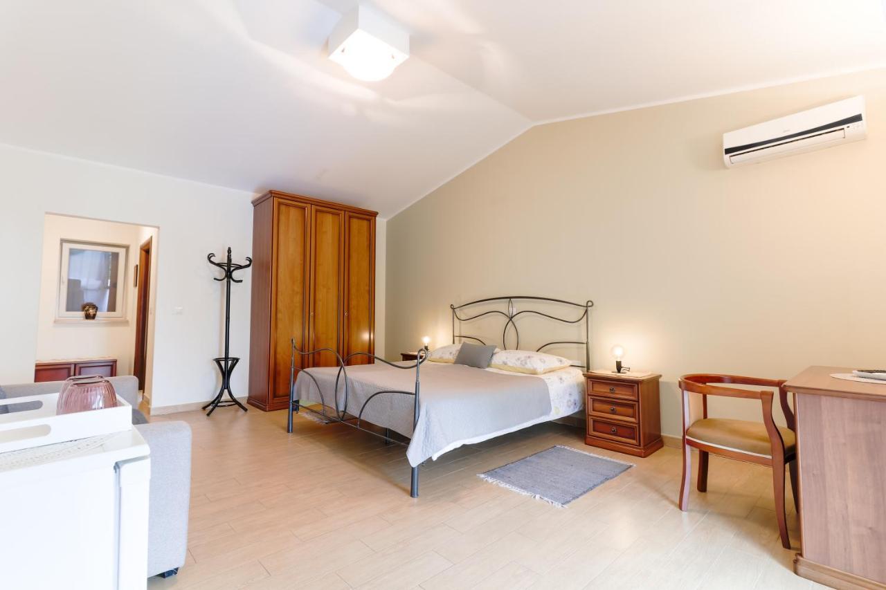 Bed & Breakfast Kastel Žbandaj المظهر الخارجي الصورة