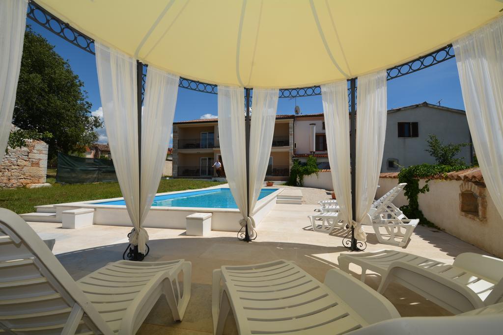 Bed & Breakfast Kastel Žbandaj المظهر الخارجي الصورة